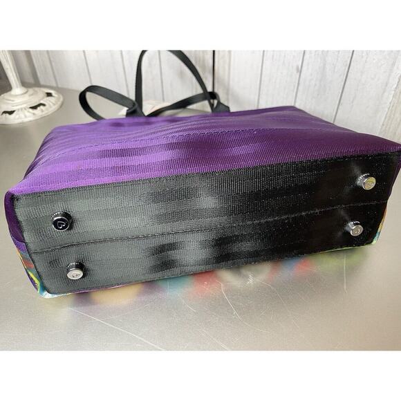 New! Disney Parks X Harveys Seatbelt Pixar Painted Limited Edition Tote Bag - Picture 7 of 9